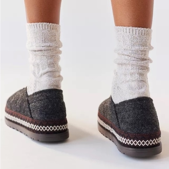 Ugg Refelt Tasman Slipper Size 9 - Picture 2 of 6